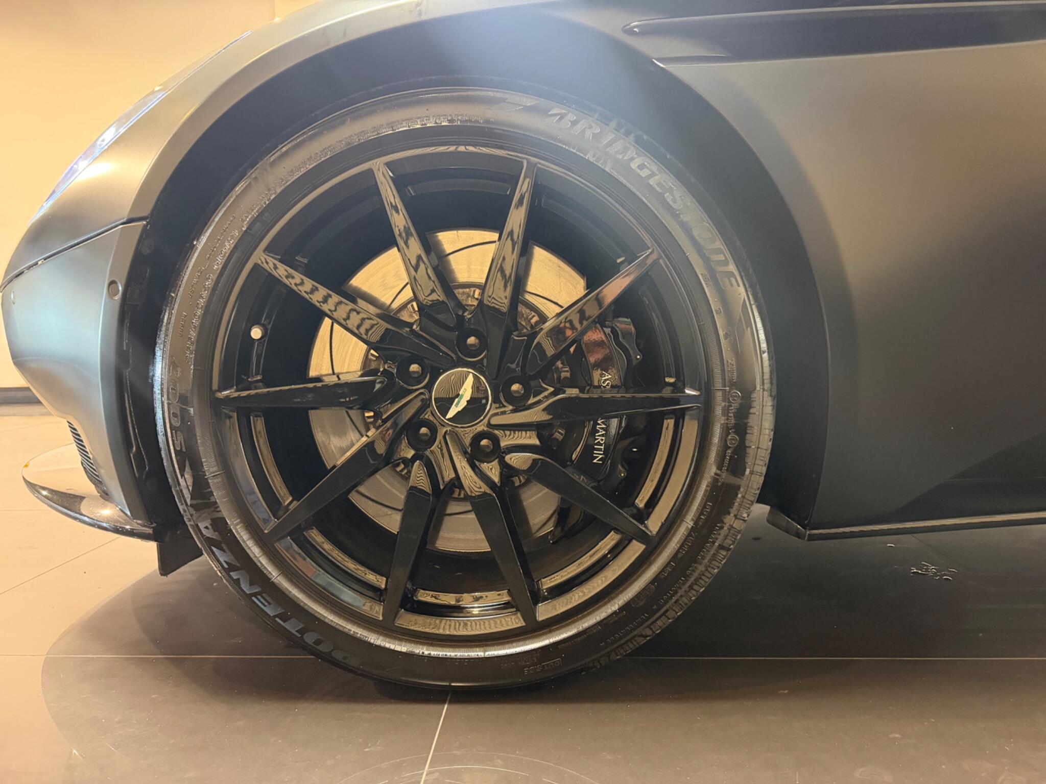 Aston Martin DB11